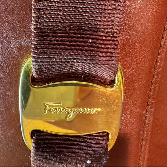 VINTAGE Salvatore Ferragamo Vara brown Kisslock Trifold Wallet Gold‎ hardware - Picture 9 of 12